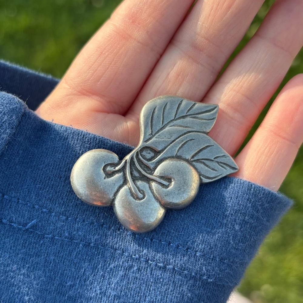 Seagull Pewter Vintage 1989 Cherry Fruit Pin Brooch